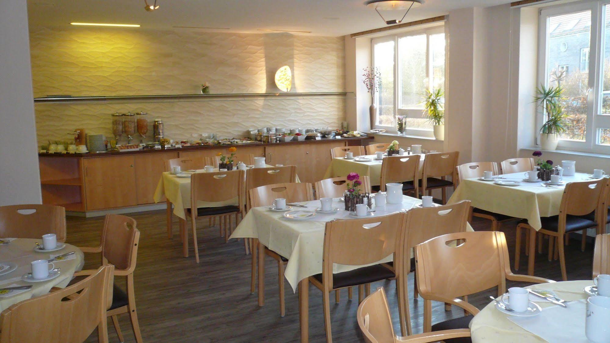 שטראלסונד Hotel Ruegenblick מראה חיצוני תמונה