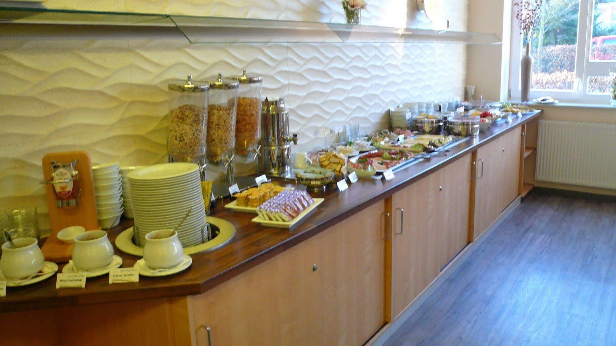 שטראלסונד Hotel Ruegenblick מראה חיצוני תמונה